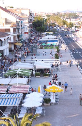 Volem que aquest estiu locupació comercial de la via pública a la façana marítima estigui totalment prohibida