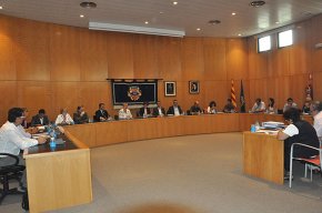 Les ordenances fiscals per al 2012 s'aproven inicialment amb les crítiques del PSC i del NMC per la important pujada de l'IBI