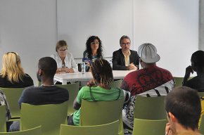 Es lliuren els diplomes als 44 alumnes-treballadors de la Casa d'Oficis que han participat en els mòduls de formació ocupacional