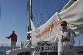 El Club Nàutic Cambrils acull un model dels vaixells que participen a la regata Barcelona World Race