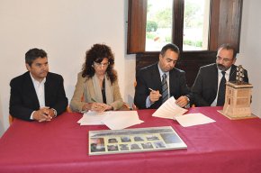 Es firma el conveni que permetrà la rehabilitació de la maquinària de telegrafia òptica a la Torre de l'Esquirol