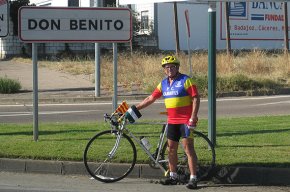José Gómez recorre en bicicleta els prop de 900 quilòmetres que separen Cambrils i Don Benito