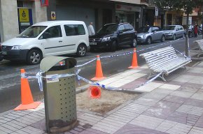 Cau un pi de la plaça d'Aragó a causa de les pluges
