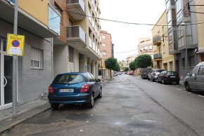 El barri de l'Eixample recupera el sistema d'aparcament en línia i la doble direcció dels carrers més amples