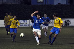 Victòria agònica del FC Cambrils i espectacular ratxa de victòries del CH Cambrils, en handbol, que el situen líder en solitari