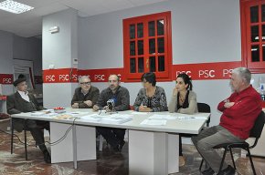 El PSC presenta el seu butlletí informatiu "El far de Cambrils" i critica que "els mitjans públics locals han esdevingut un monòleg de Mercè Dalmau"