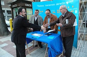 La recollida de signatures del PP per demanar un referèndum sobre l'Estatut arriba a Cambrils