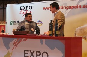 Cambrils ofereix una degustació de fideus rossos a la fira Expotapa del Saló de lEquipament per a lHostaleria (HOREQ) de Madrid 