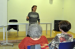 La xerrada "La roda de la vida" tracta sobre com "tots els processos de crisi i de canvi són una oportunitat per créixer i aprendre"