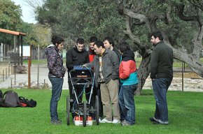 Alumnes de la Facultat de Geologia de la UB fan pràctiques a la zona contigua al jaciment de la Llosa