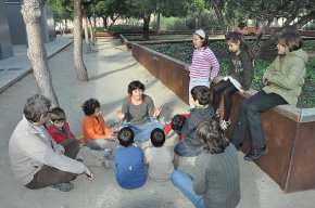 L'escola de naturalistes "El Gaig Blau" apropa als xiquets al món de la natura amb uns tallers oberts al Parc del Pinaret
