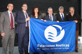 Cambrils recull la bandera blava a l'excel·lència del turisme nàutic