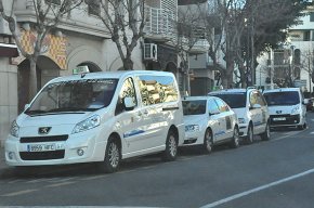 L'Associació Radio Taxi elimina els suplements dels serveis de taxi com a mesura per combatre la crisi