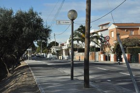 El carrer de les Orquídies ja torna a ser de doble sentit al llarg de tot el seu recorregut
