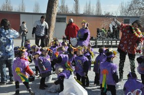 Uns 200 alumnes de l'escola Joan Ardèvol i de les llars d'infants La Cuca i Maria Dolors Medina celebren el seu Carnaval al Pinaret