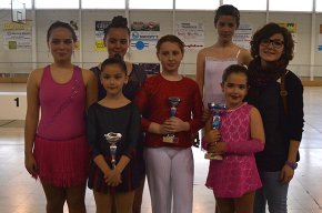 Maria Rius, Núria Besiròvic, Maria Carbó, Núria Cardona i Josep Franqueza pugen al podi en el primer Trofeu diniciació de patinatge artístic