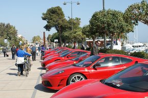 18 Ferraris s'aturen a Cambrils en el marc de la I Concentració Costa Daurada