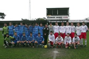 Jugadors dels equips base del Cambrils United fan una estada esportiva i turística a Anglaterra