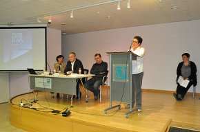 El cambrilenc Marc Fargas presenta el seu llibre "Dins d'una carpeta blava" amb els poemes de la seva mare Maria Mas com a protagonistes