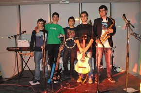 El concert dels Caravana anima la darrera edició del Viudnit