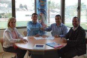 La Unió de Botiguers firma un conveni amb l'Aquòpolis per a repartir vals 2x1 a tots els seus comerços