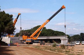 La circulació de vehicles pel lateral de la riera d'Alforja quedarà restringida per la poca alçada del nou pont de la variant de l'N-340