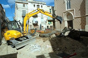 Les obres de reforma dels carrers del Barri Antic arriben a la plaça de l'Església de Santa Maria