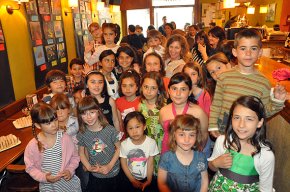 Els alumnes del taller de pintura de Nuri Mariné exposen els seus quadres al Marro Cafè