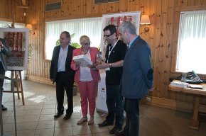 Revista Cambrils guanya el premi Premsa Comarcal a la millor portada del 2011