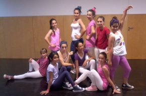 17 cambrilenques participen al 25è Fes Dansa celebrat al teatre Atrium de Viladecans