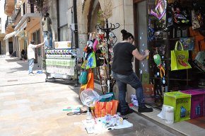 32 establiments de la vila participen en la vuitena edició de l'Art als Aparadors