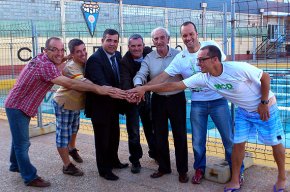 Els quatre nedadors del Cambrils CN que creuaran l'Estret de Gibraltar fan una trobada amb els nedadors de Tarragona que ja han fet la travessia