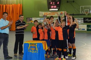 L'escola Guillem Fortuny guanya la V Copa Ciutat de Cambrils de futbol sala aleví