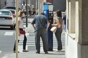 El regidor de Governació admet els problemes de funcionament dels parquímetres de la zona blava heretats de l'anterior govern