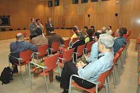 L'alcalde assegura als representants veïnals que no hi haurà augment d'efectius dels Mossos d'Esquadra fins al novembre de 2008