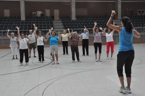 Posar-se en forma després dels 60 amb les classes de gimnàstica de manteniment