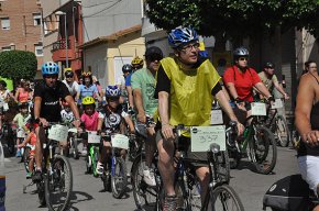 Prop d'un miler de persones participen en la 31a Marxa Popular Cicloturista del barri de l'Eixample 