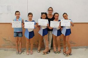 Catorze patinadors del CP Cambrils obtenen el diploma de nivell de patinatge artístic