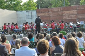 Alumnes de l'Escola de Música i del Conservatori de Música de Tarragona ofereixen un concert conjunt al parc del Pescador