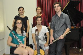 Cinc alumnes de l'Escola Municipal de Música ofereixen el seu concert de graduació