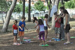 Una vintena de xiquets participen en l'activitat "Juguem amb la natura" organitzada per l'Escola de naturalistes El Gaig Blau