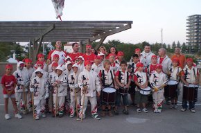 La colla infantil del Ball de Diables els Cagarrieres participa al correfoc de l'Ampolla