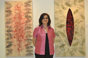 L'artista vallenca Rosalia Pomés presenta l'exposició "e3", una mostra on combina la llana, l'esmalt i diferents tècniques mixtes