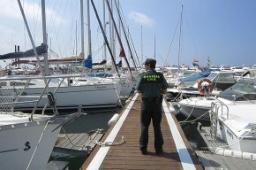 La Guàrdia Civil inspecciona les embarcacions esportives d'alguns ports de la demarcació