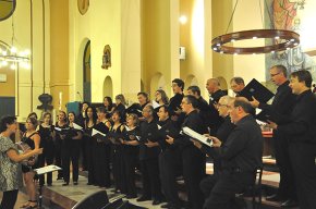 L'església de Sant Pere acull el concert del Conjunt Estoc de Veus de Mollet del Vallès i la Coral Verge del Camí