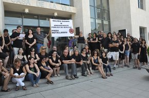 Els treballadors municipals tornen a concentrar-se contra les retallades en el marc dels anomenats "Divendres Negres"