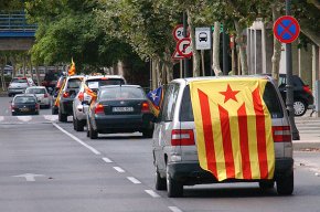 Uns 200 vehicles participen en la Caravana per la Independència