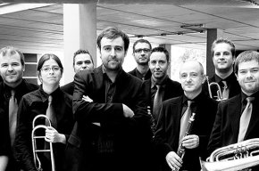 Roger Mas i la Cobla Sant Jordi, una proposta musical a cavall entre la música d'autor i la tradició