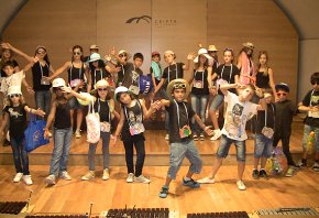 El Cor Infantil Guillem Fortuny interpreta la cantata Un viatge esbojarrat a la Cripta