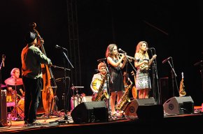 Andrea Motis & Joan Chamorro Grup repassen els grans clàssics del jazz del segle XX al parc del Pinaret